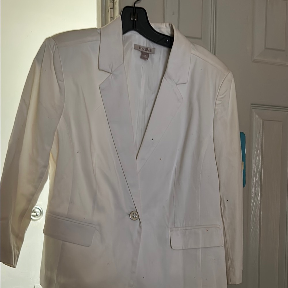 Roz & Ali White Blazer with Notched Lapels and Tailored Fit